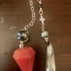 Pendulum Carnelian Point, Gray Agate Holder